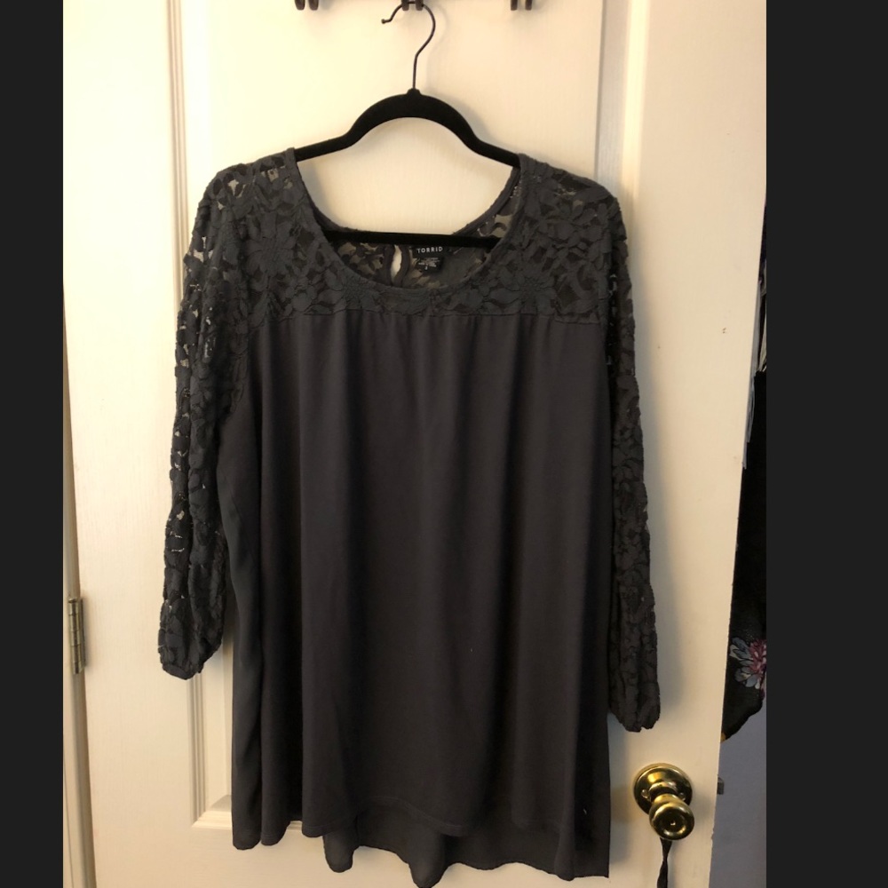 Lacy top from TORRID SIZE 3 grey in color